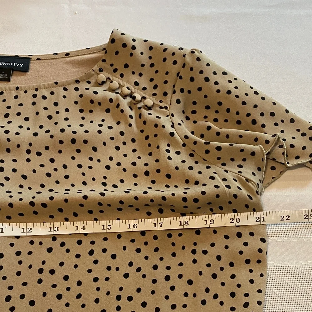 Fortune + Ivy Women’s Tan and Black Short Sleeve Polka Dot Blouse
